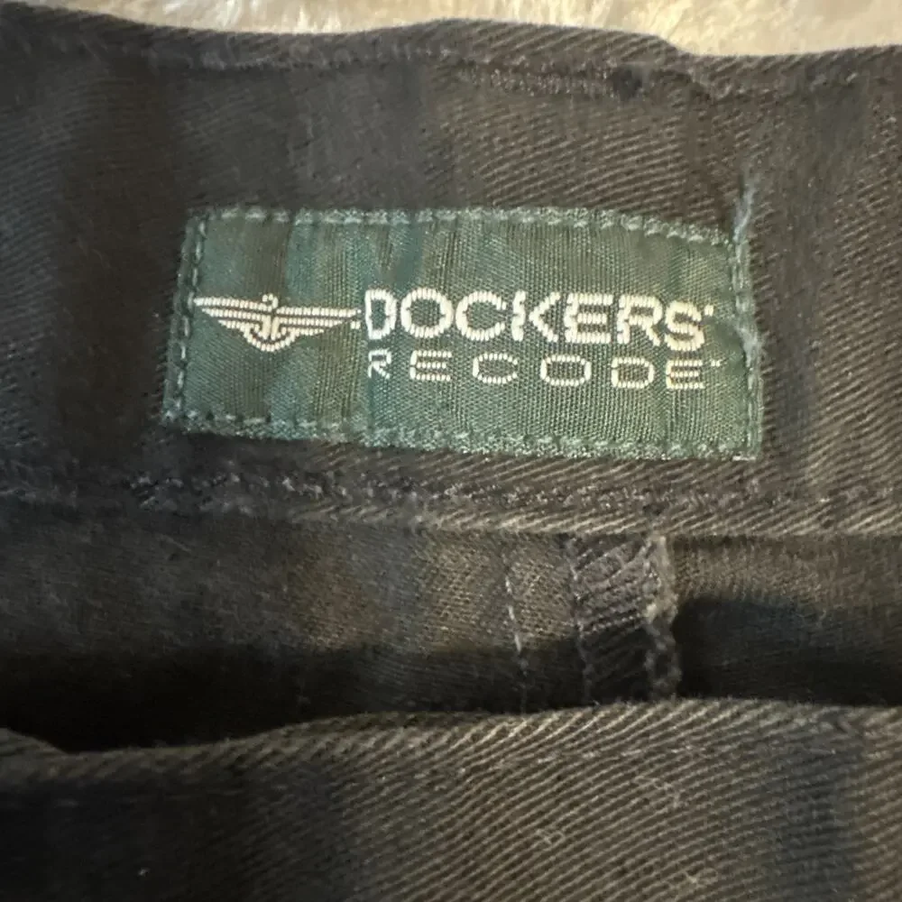 Dockers Recode Shorts Mens Sz 42 Waist Pleated Front Black 100% cotton Pockets